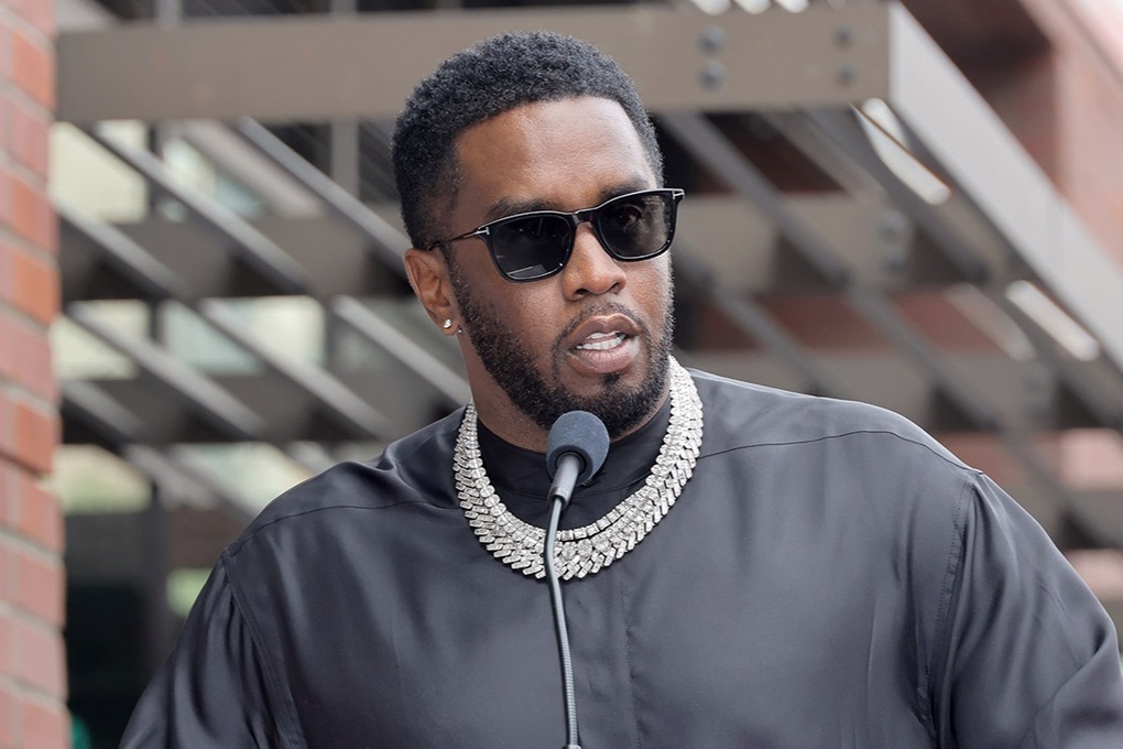 Thêm 5 người kiện Diddy, "ông trùm" bức xúc vì bị khám xét phòng giam