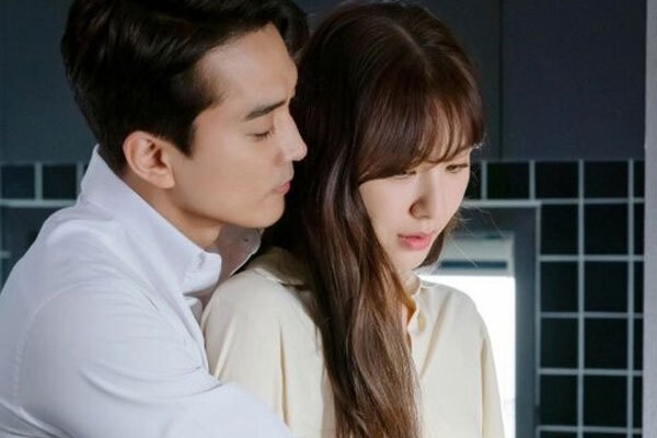 Yêu nhau hai năm, tôi vẫn không dám cưới vì bạn gái luôn giấu kín chỗ ở