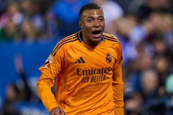 Kylian Mbappe "nổ súng", Real Madrid tiến sát Barcelona