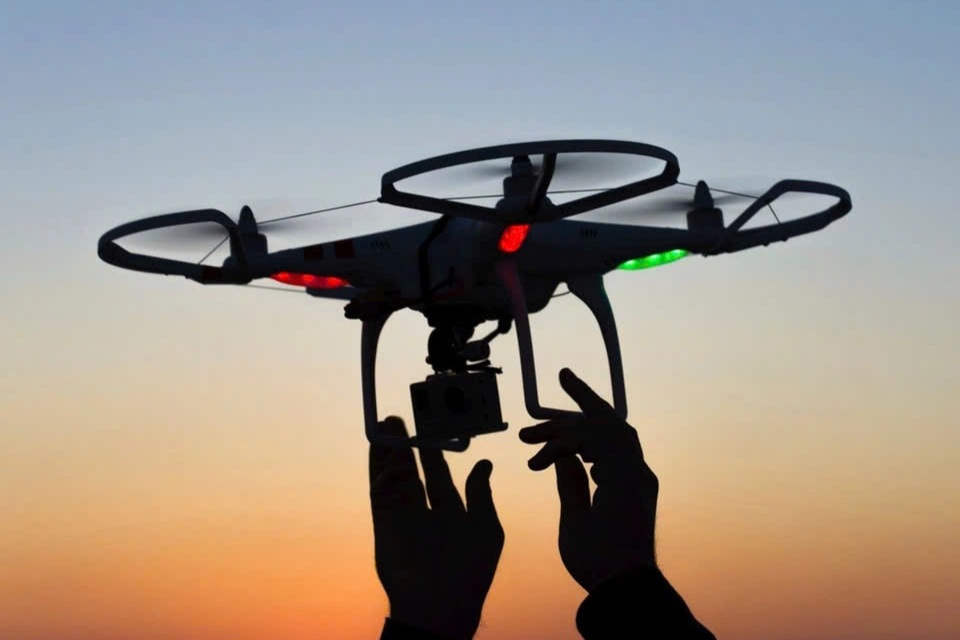 Quản lý flycam như xe cộ: Phải có bằng lái, giấy đăng ký