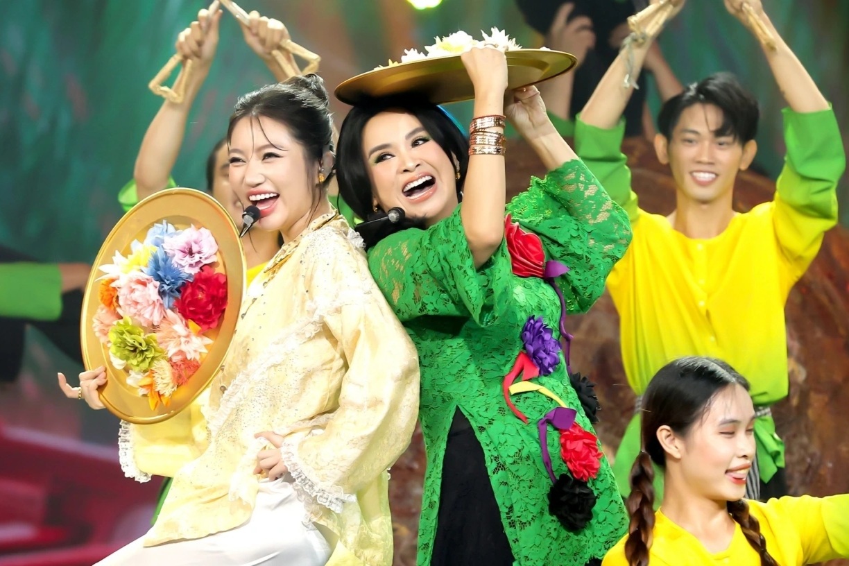 Diva Thanh Lam nói gì khi biểu diễn "Áo mới Cà Mau" bị chỉ trích?
