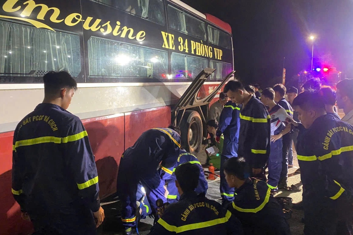 Phụ xe bị đè tử vong khi chui xuống gầm ô tô để kiểm tra phanh