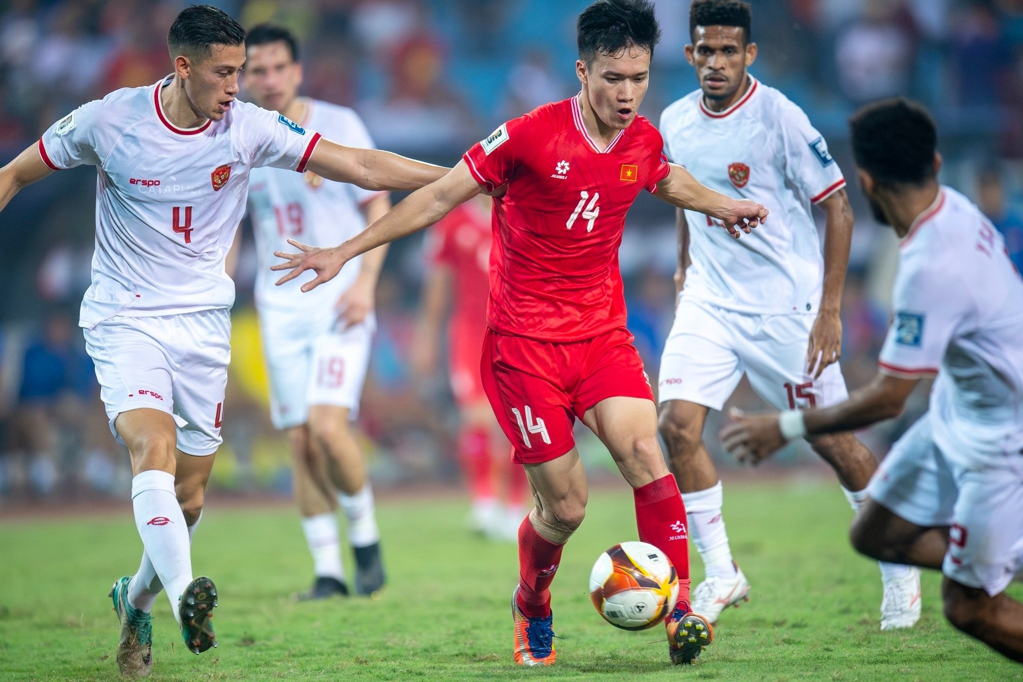 Giá vé xem trận tuyển Việt Nam gặp Indonesia ở AFF Cup rẻ bất ngờ