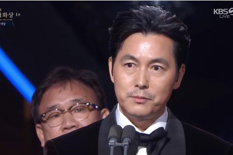 "Quý ông lịch lãm" Jung Woo Sung xin lỗi công chúng vì có con ngoài giá thú