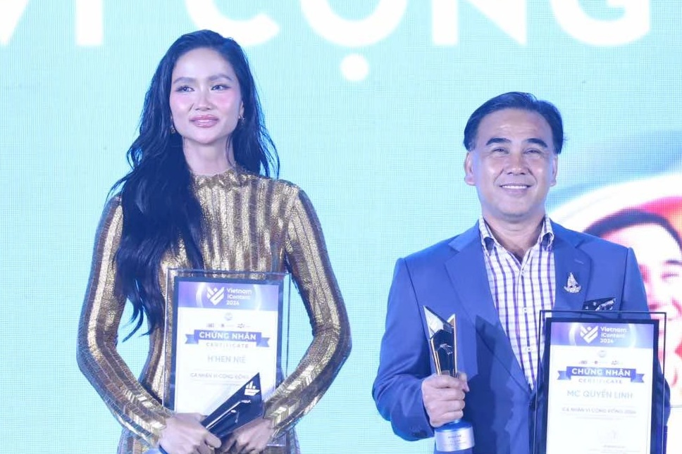 Quyền Linh được vinh danh, H'Hen Niê khóc nghẹn nhớ thời sinh viên nghèo