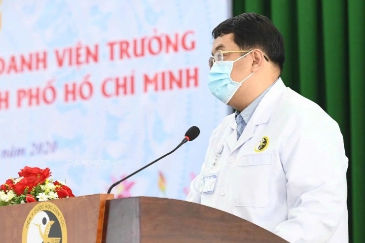 Viện trưởng Viện Y dược học dân tộc TPHCM bị đại học y khoa hủy bỏ hợp đồng