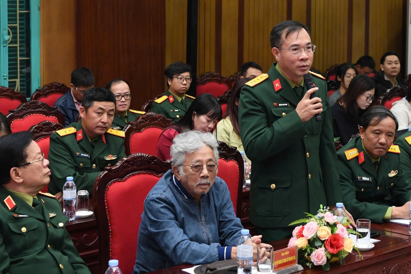Xạ thủ Hoàng Xuân Vinh là nhân vật trong "Tấm gương bình dị mà cao quý"