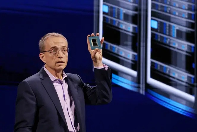 CEO hãng chip Intel bất ngờ từ chức