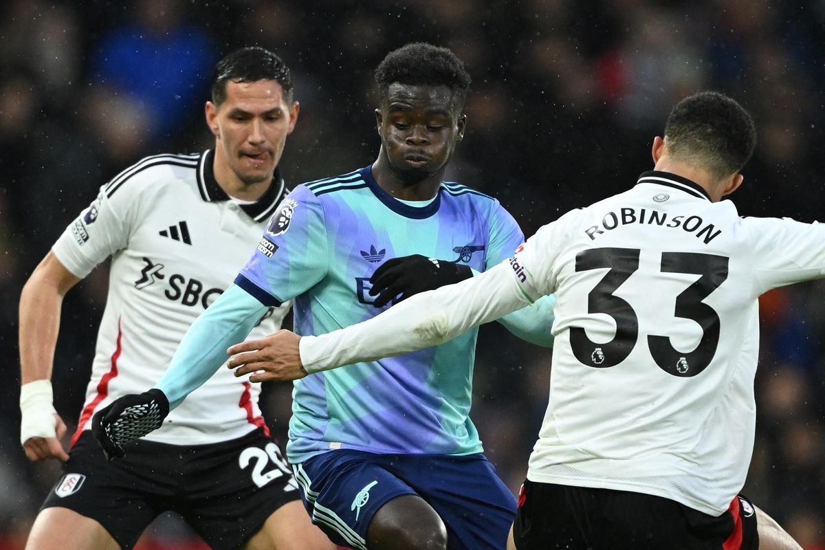 VAR gieo sầu phút cuối, Arsenal mất chiến thắng trước Fulham