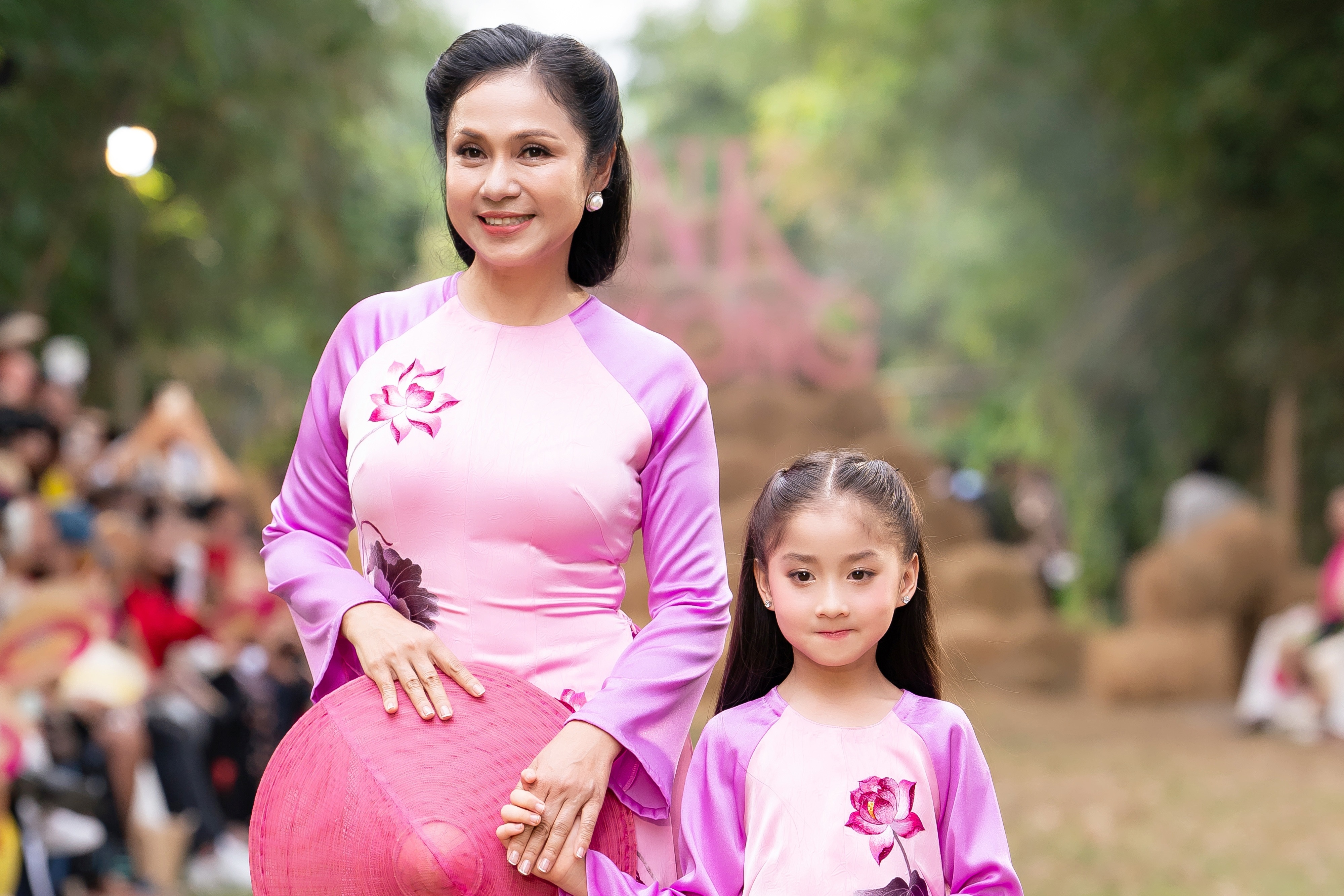 "Người đẹp Tây đô" Việt Trinh tái xuất showbiz sau 2 năm giải nghệ