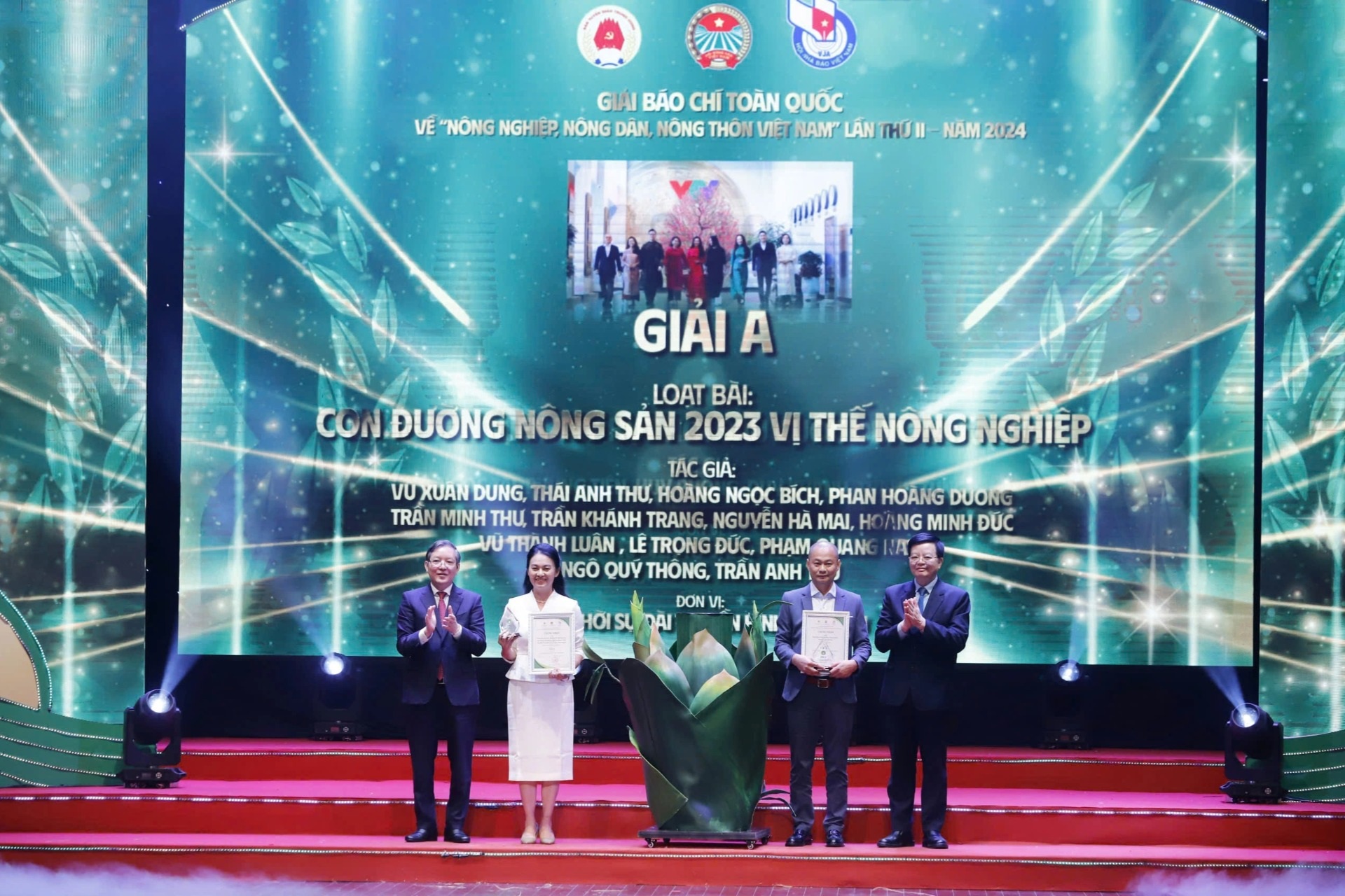 Bộ trưởng Lê Minh Hoan đoạt giải báo chí về "tam nông"