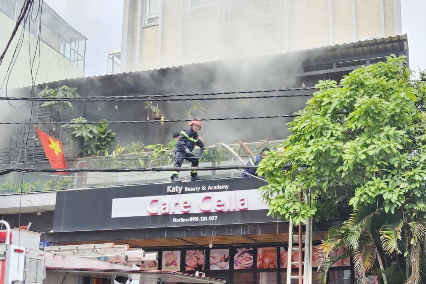 Cháy khu nhà có 65 phòng trọ ở TPHCM do bất cẩn là quần áo