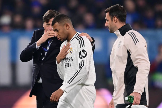 Kylian Mbappe đón tin dữ sau khi đi vào lịch sử Champions League