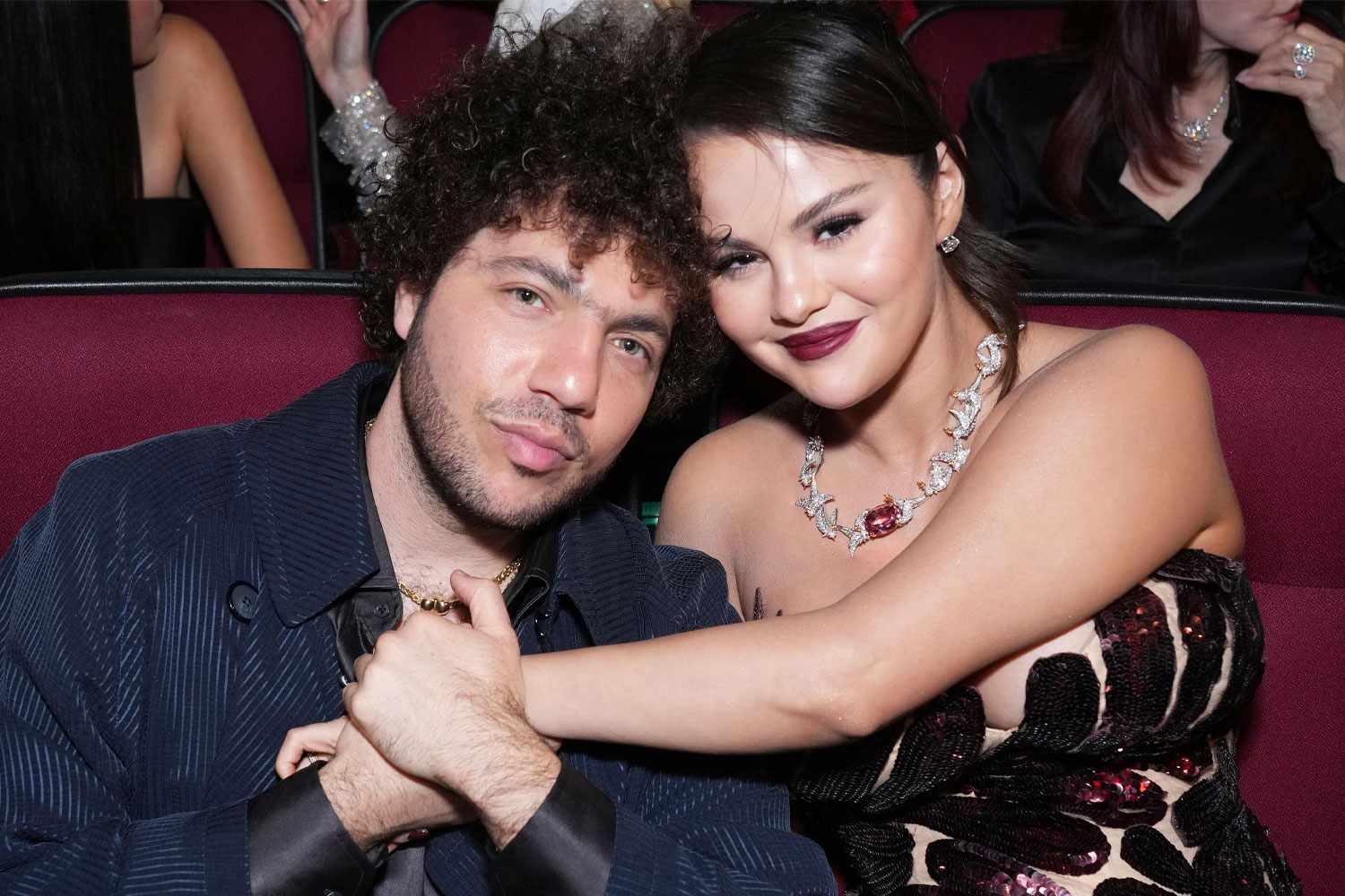 Selena Gomez hạnh phúc vì tìm đúng người, nhận "cơn mưa" lời chúc phúc