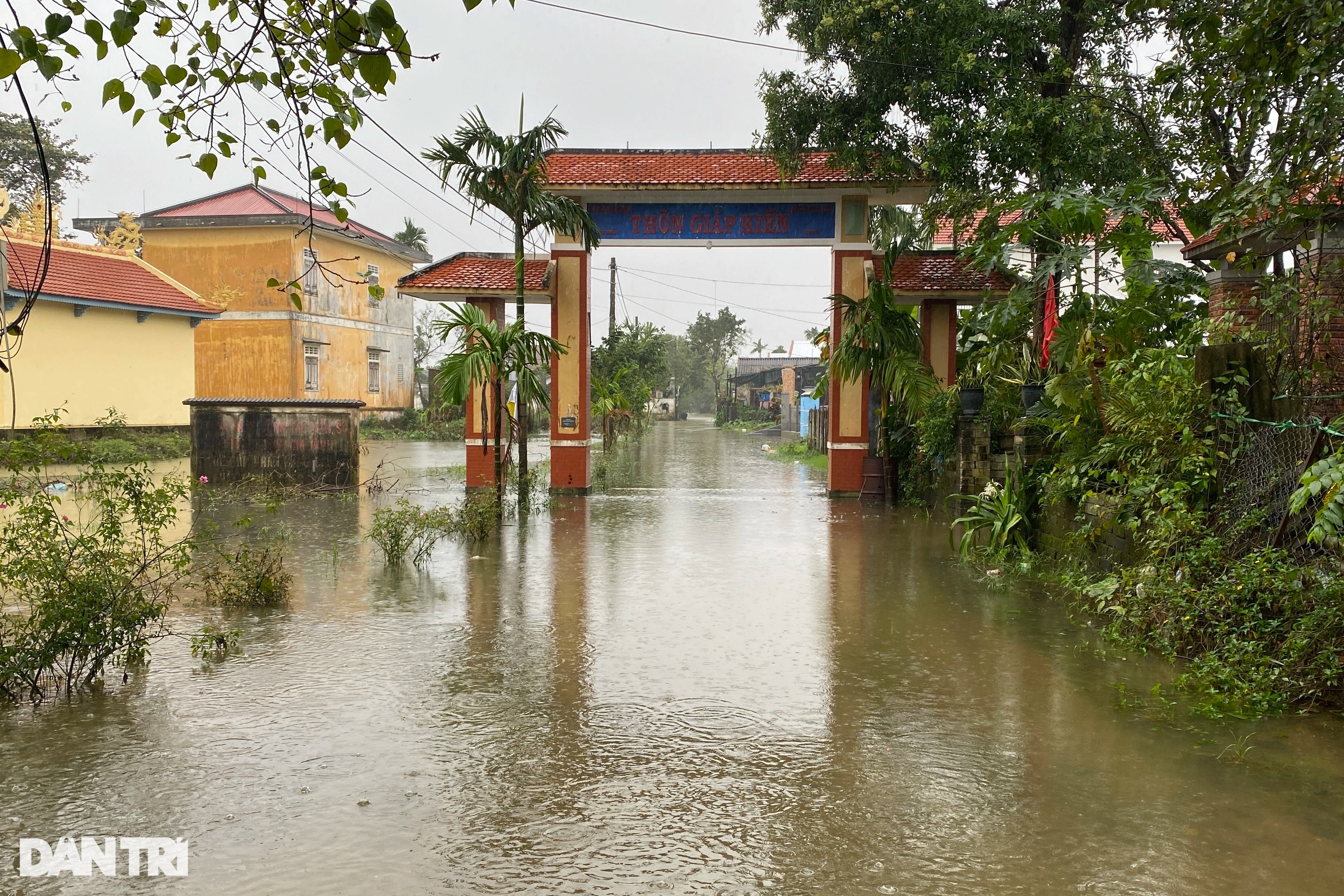 Mưa lớn gây ngập úng kéo dài ở Thừa Thiên Huế