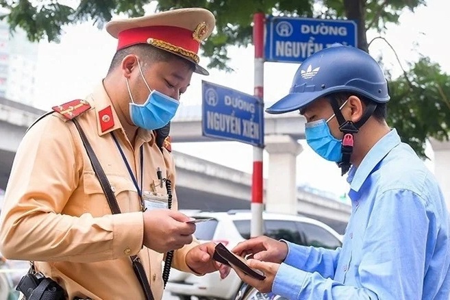 Bốn loại giấy tờ CSGT được quyền kiểm tra khi dừng phương tiện