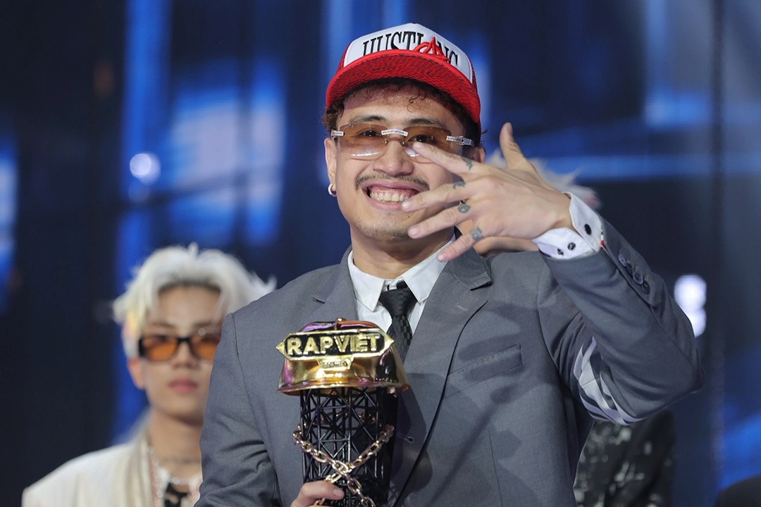 "Rapper 28 tuổi" Hustlang Robber trở thành Quán quân Rap Việt mùa 4