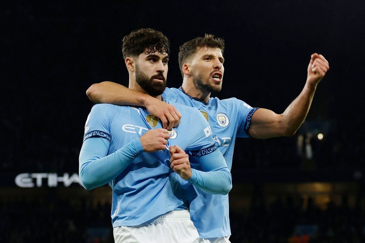 Man Utd ngược dòng hạ Man City theo kịch bản kỳ lạ