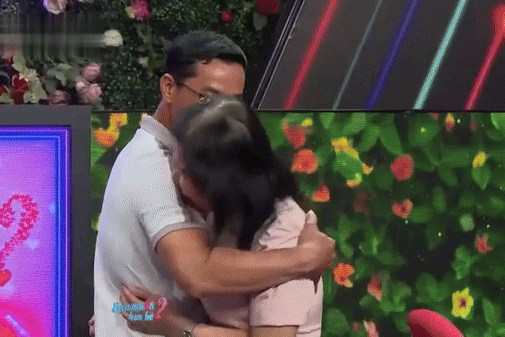 Nam thợ điện thích mua vàng tặng bạn gái, lần đầu gặp đã hôn tới tấp