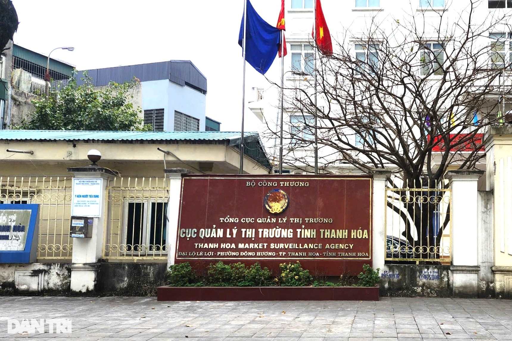 Cục phó ký quyết định thu hồi thẻ kiểm tra thị trường của cục trưởng