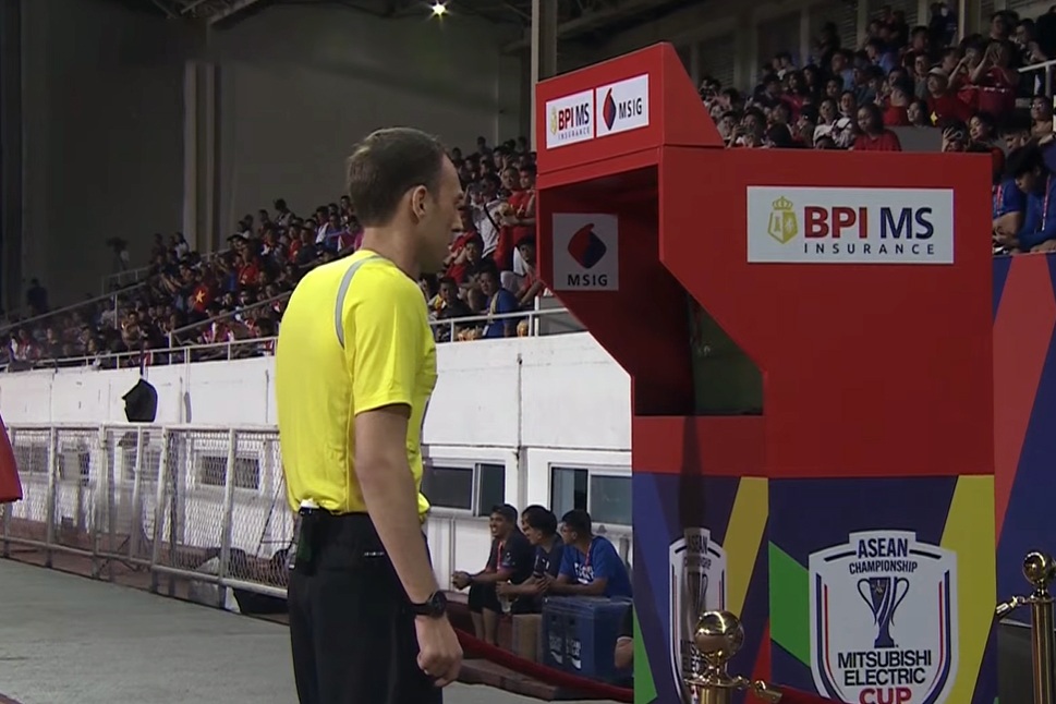 Philippines 0-0 Việt Nam (hiệp 1): VAR hủy phạt đền