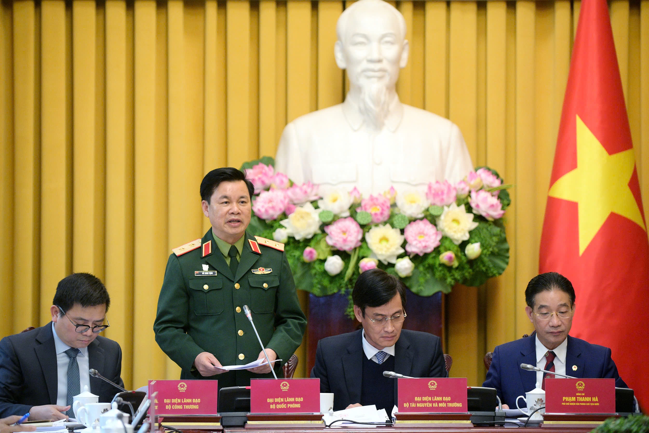 Sĩ quan quân đội được nâng lương trước thời hạn nếu lập chiến công xuất sắc
