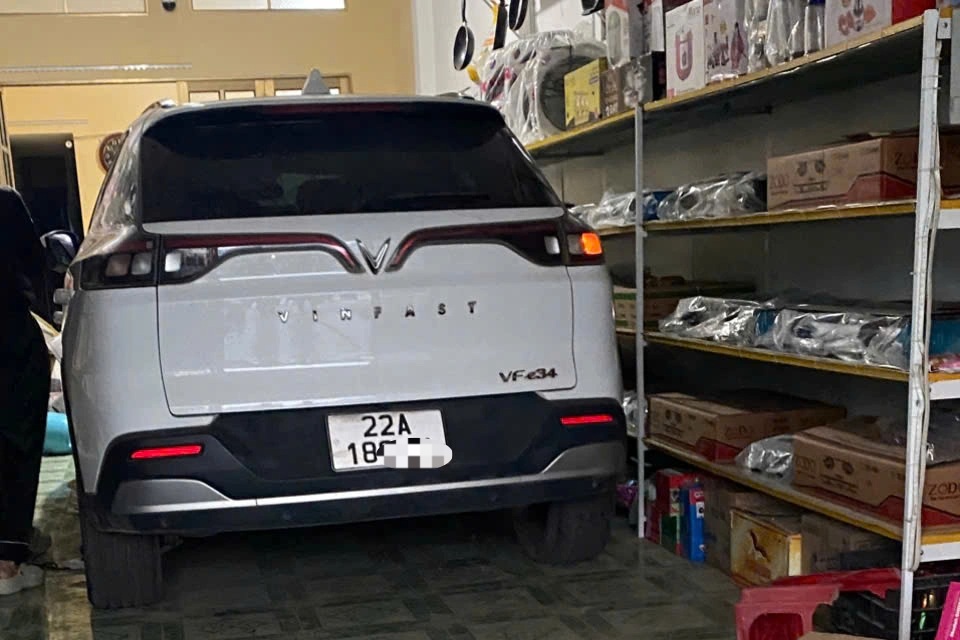 Vụ xe lao vào nhà tông bé gái tử vong: Gia đình hiếm muộn chỉ có một con