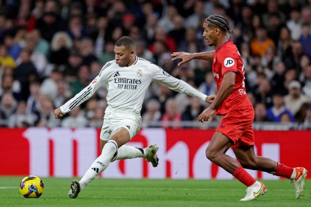 Mbappe tỏa sáng, Real Madrid vượt qua Barcelona ở bảng xếp hạng La Liga