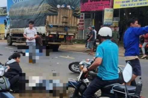 Va chạm với xe tải, 2 nữ sinh viên thương vong