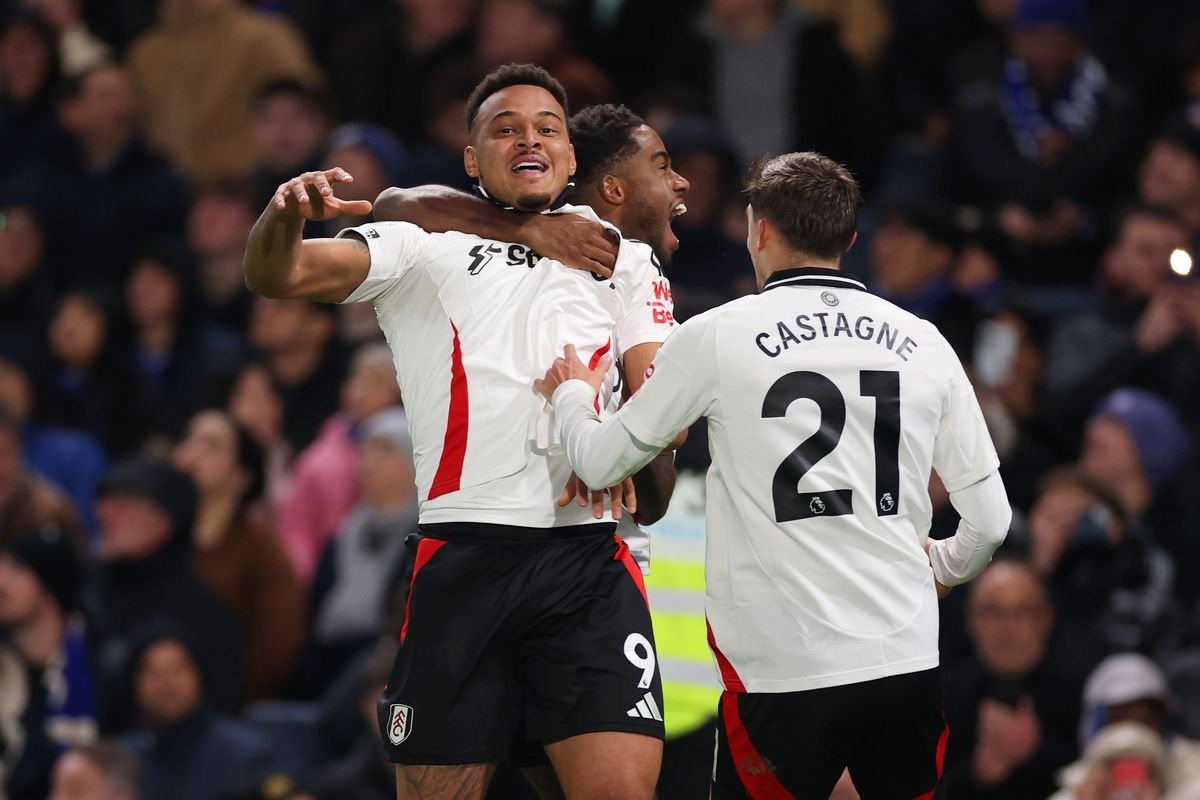 Chelsea thua ngược đầy bất ngờ ở trận derby London