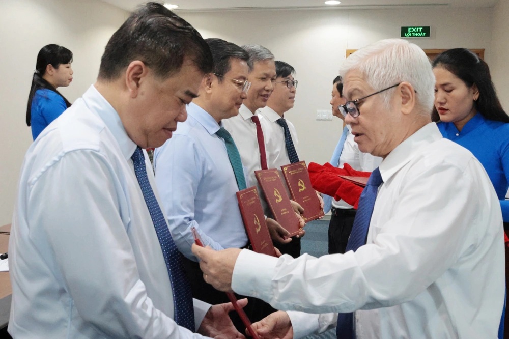 Bình Dương trao quyết định điều động, bổ nhiệm hàng loạt cán bộ
