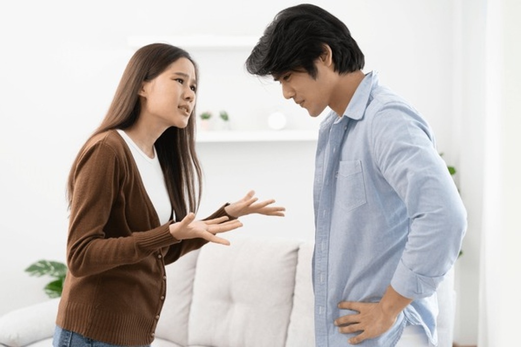 Vợ chồng tôi “chiến tranh lạnh” chỉ vì chị hàng xóm... ngoại tình