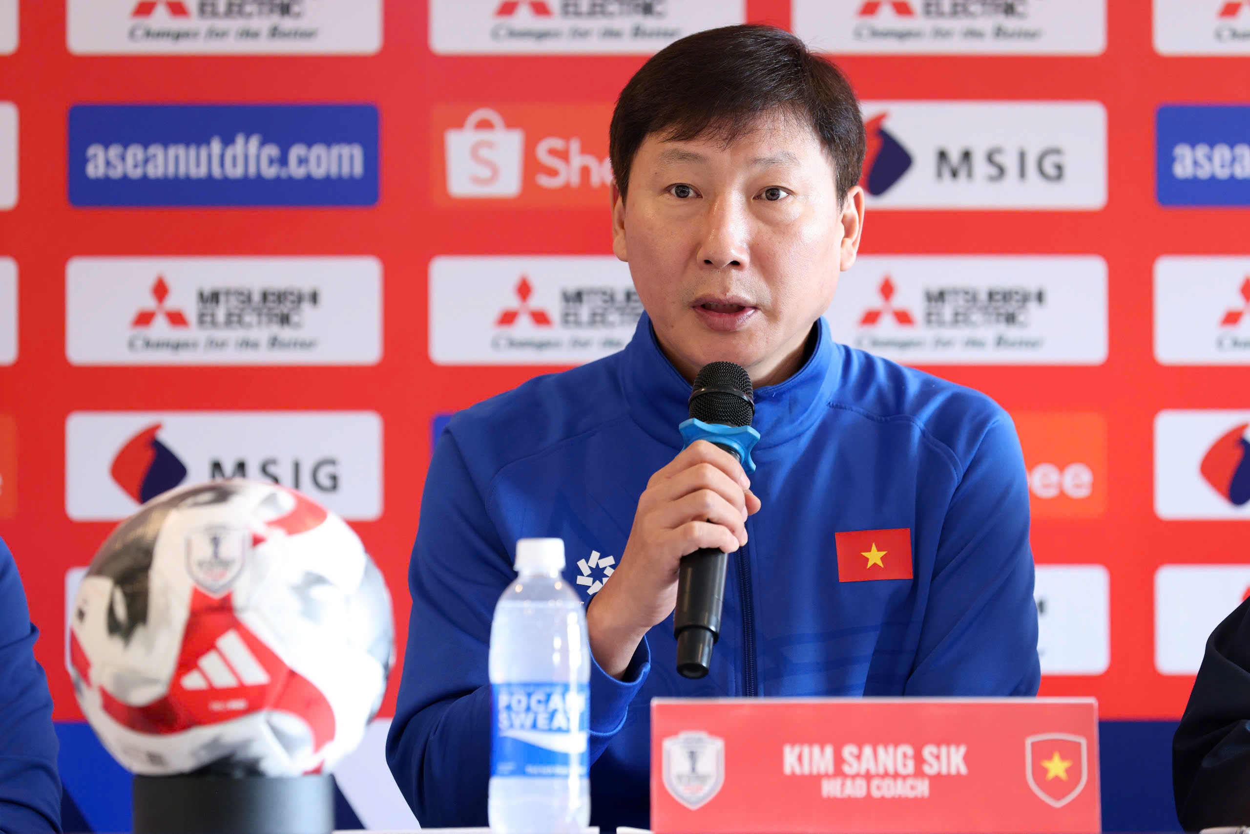 HLV Kim Sang Sik: "Đội tuyển Việt Nam đã một chân vào chung kết"