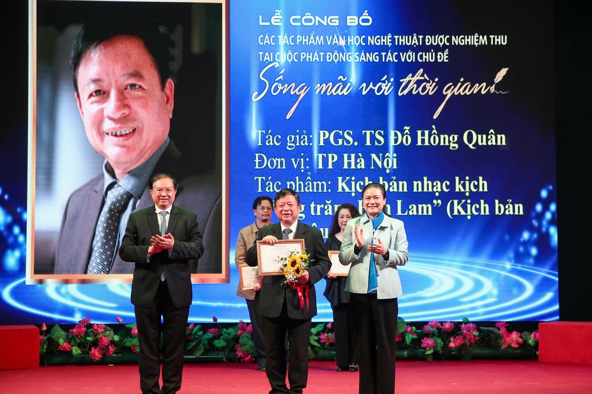 Nhạc sĩ Đỗ Hồng Quân được vinh danh tại cuộc thi "Sống mãi với thời gian"