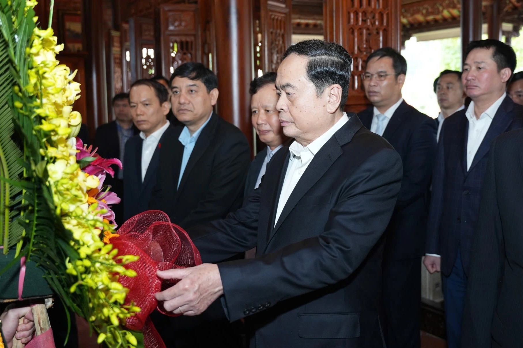 Chủ tịch Quốc hội dâng hương tưởng nhớ 2 vị Đại tướng tại Thừa Thiên Huế