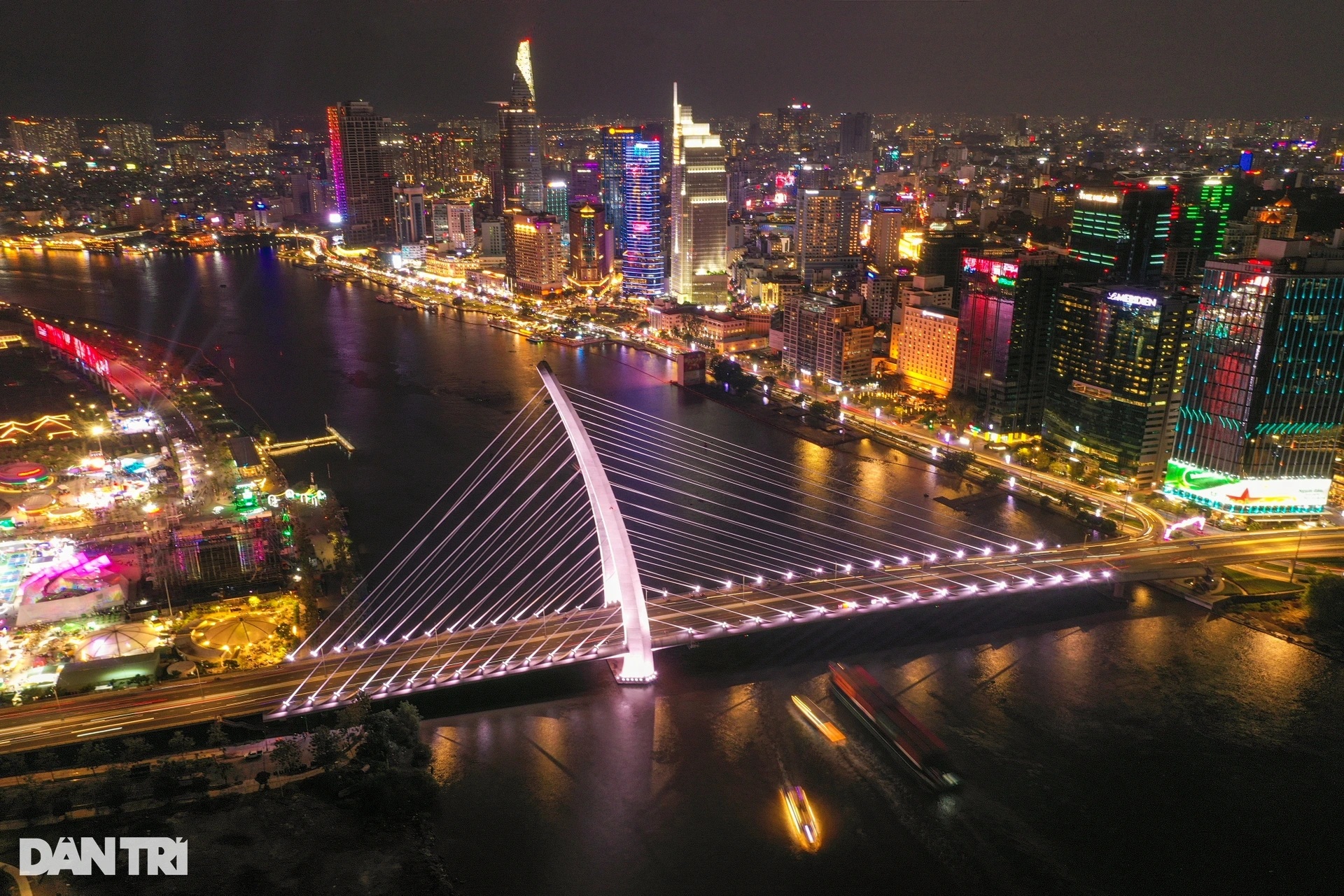 Cầu Ba Son lung linh với hệ thống đèn chiếu sáng mỹ thuật