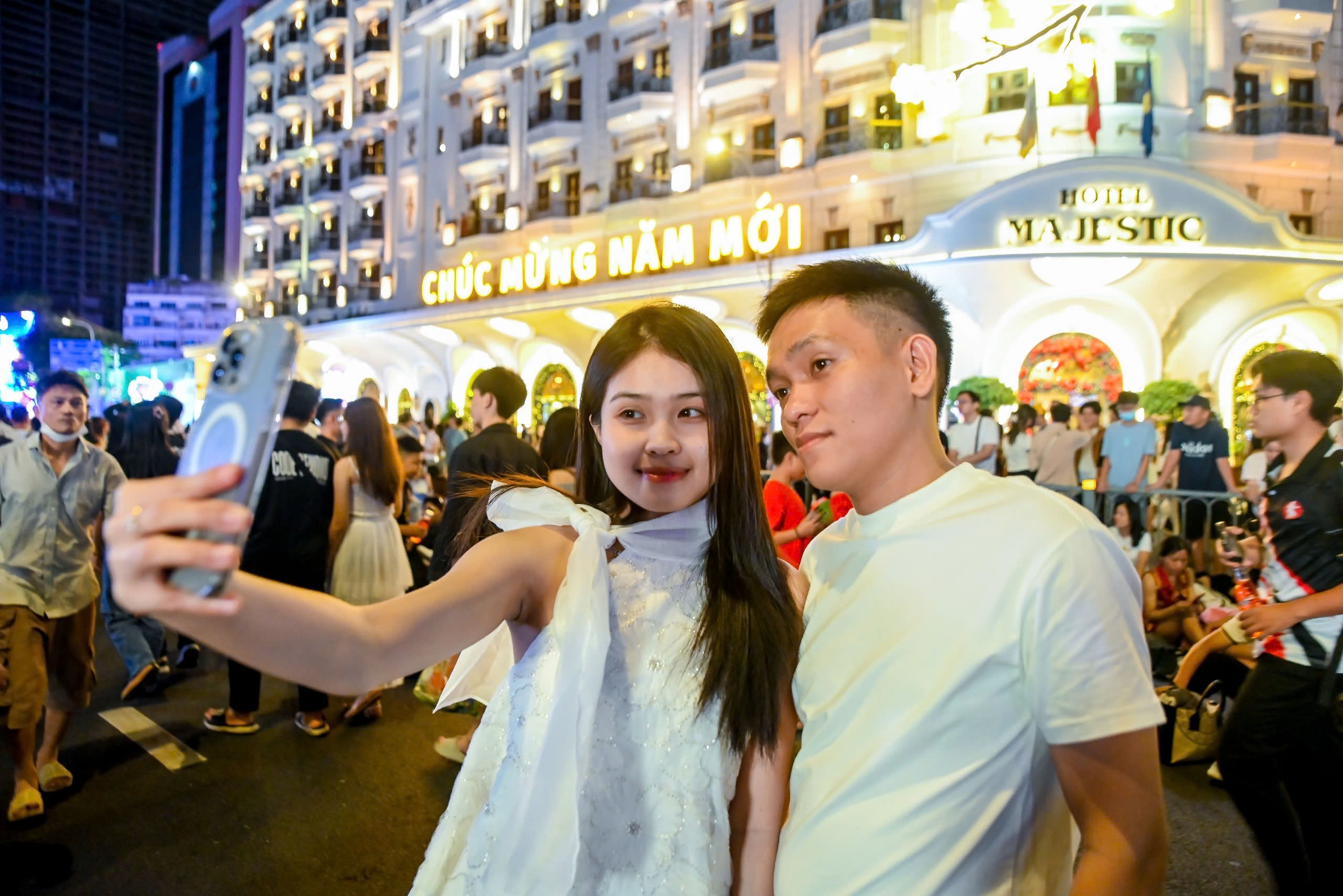 Không khí "nóng ran" trước thời khắc giao thừa