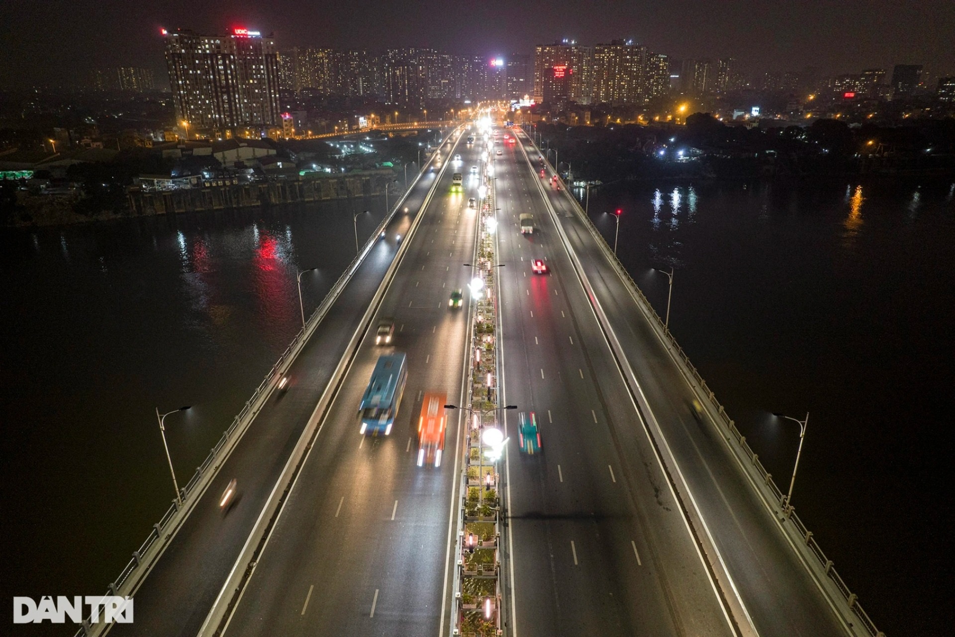 Từ 2025, không bật đèn chiếu sáng sau 18h bị phạt tới 1 triệu đồng