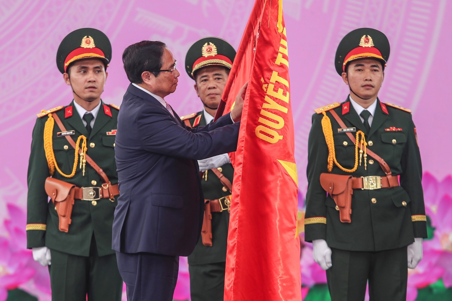 Lực lượng vũ trang TPHCM được phong tặng danh hiệu Anh hùng lần thứ 3