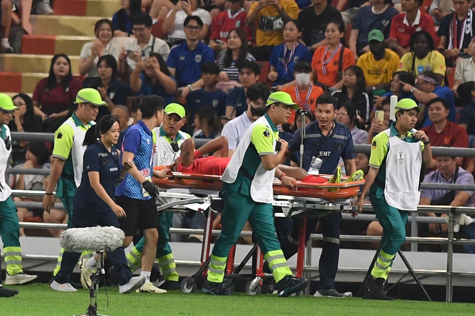 Thái Lan 1-1 Việt Nam (hiệp 1): Xuân Son rời sân vì chấn thương