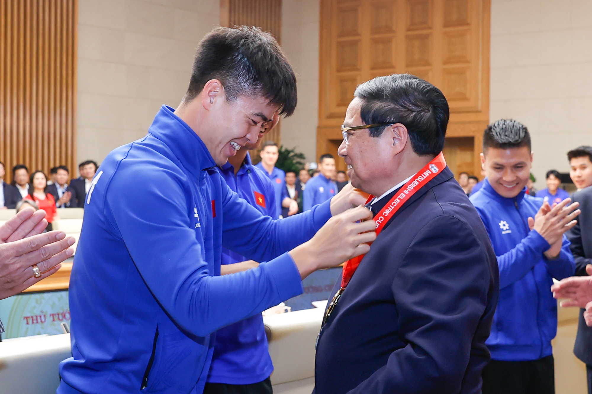 Thủ tướng: "Bóng từ từ lăn vào lưới làm thăng hoa chiến thắng của chúng ta"