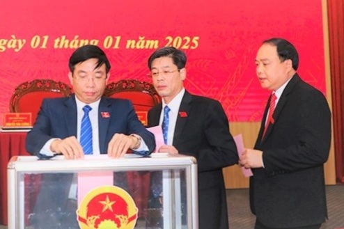 Thành phố mới Hoa Lư có 5 phó chủ tịch, vượt quy định 2 người