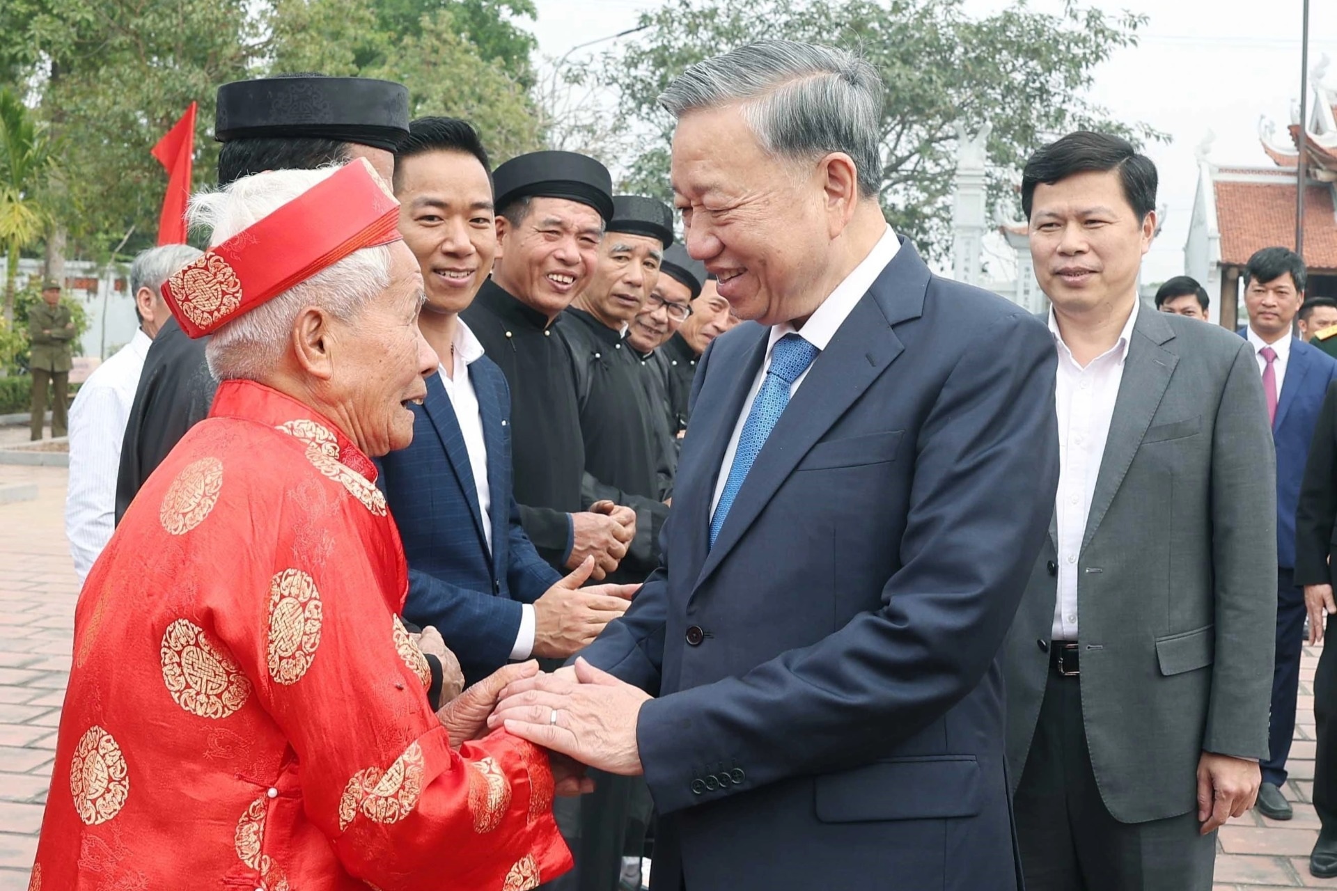 Tổng Bí thư Tô Lâm chúc Tết nhân dân tỉnh Hưng Yên