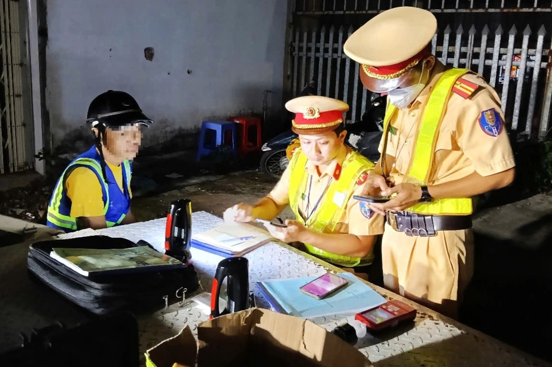 Nam công nhân vi phạm nồng độ cồn: "Từ nay tôi không dám tái phạm nữa"