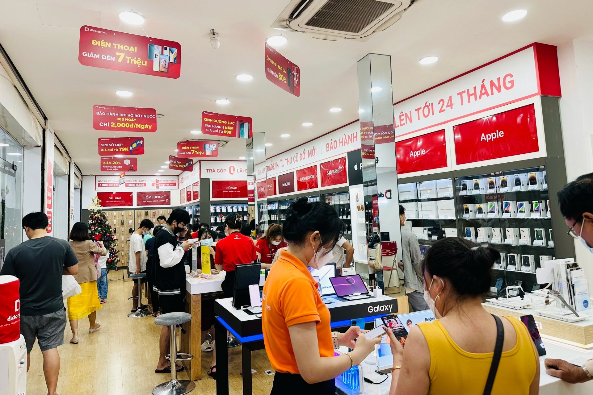 Điện thoại tầm trung đổ bộ thị trường di động Việt dịp cận Tết Nguyên đán