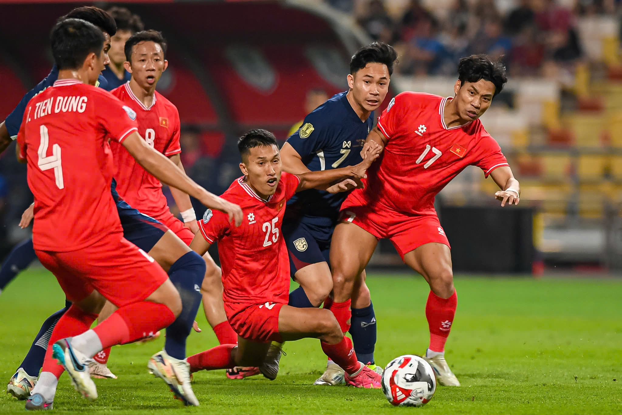 Supachok vượt mặt Xuân Son, Tiến Linh ở giải Tiền đạo hay nhất AFF Cup