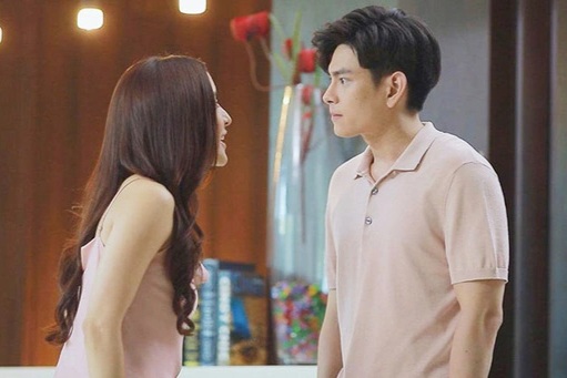 Lén đến cơ quan chồng, tôi "nóng mặt" khi bắt gặp một cảnh tượng khó tin