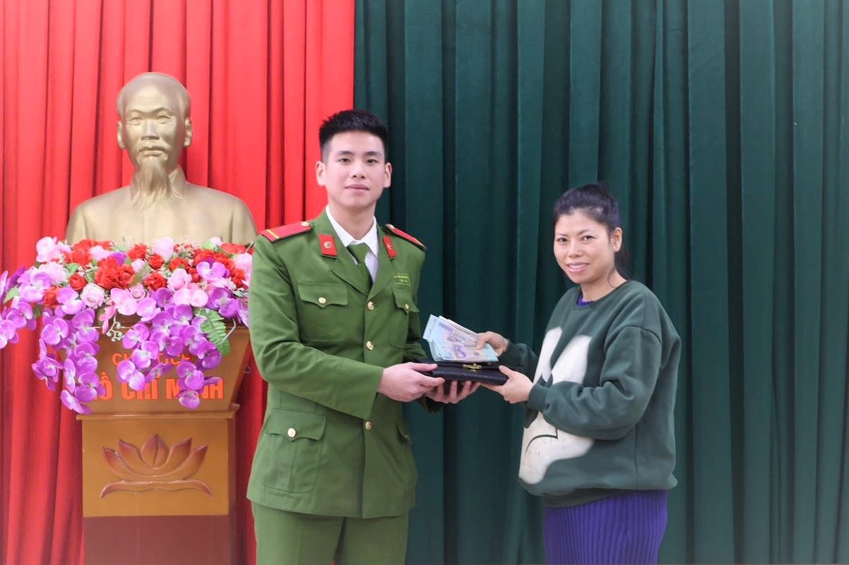 Công an nghĩa vụ nhặt được 71 triệu đồng tìm trả người đánh mất