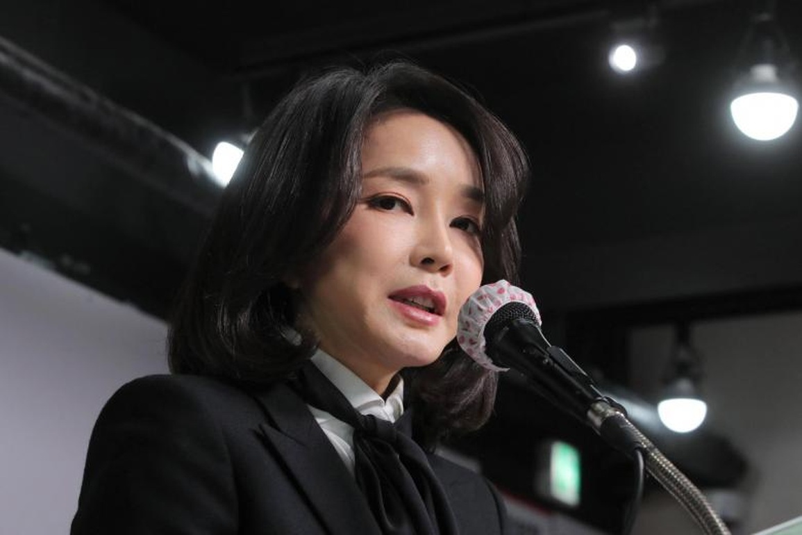Đệ nhất phu nhân Hàn Quốc có thể bị mất học vị tiến sĩ vì bê bối đạo văn