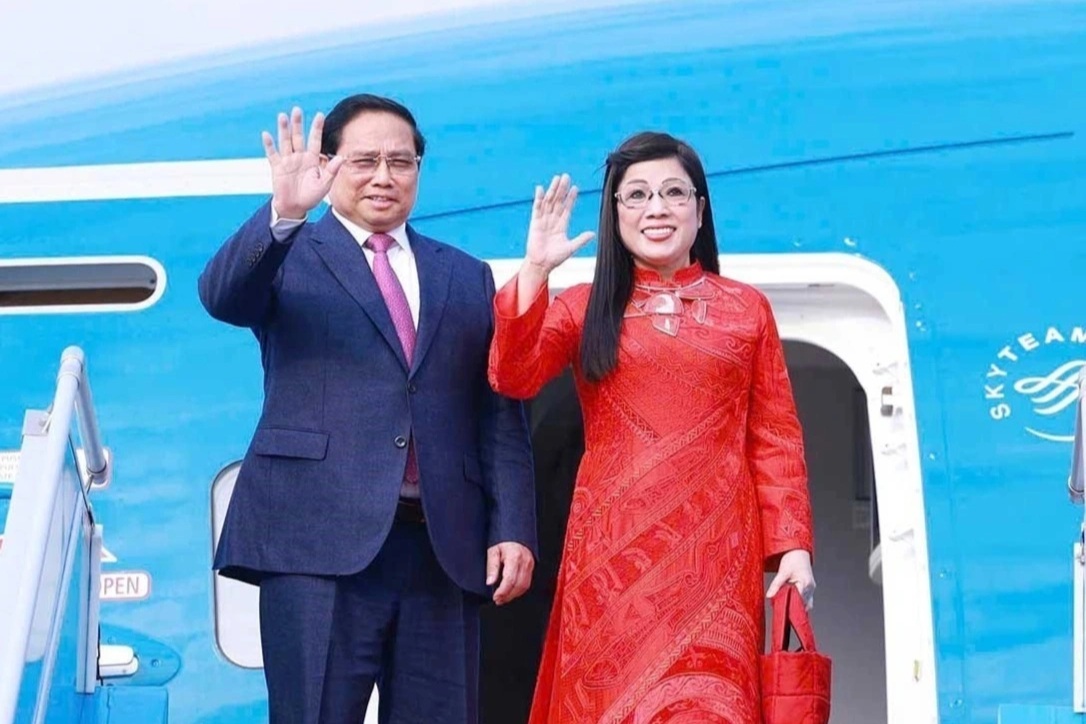 Thủ tướng và Phu nhân lên đường thăm chính thức Ba Lan, Séc và dự Hội nghị WEF